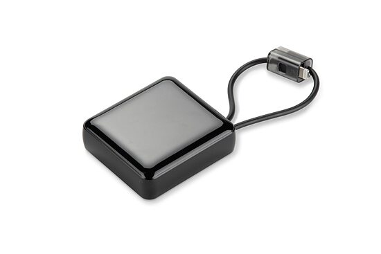 Kompakts 10 000 mAh akumulators ar integrētiem kabeļiem