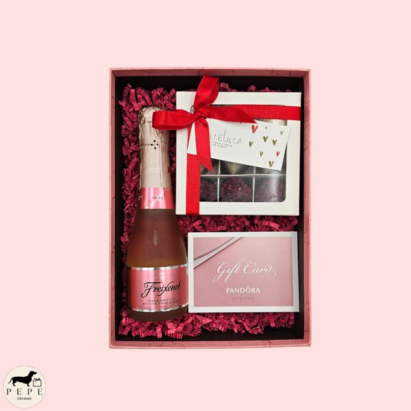 "Mīlu!" dāvana ar dāvanu karti